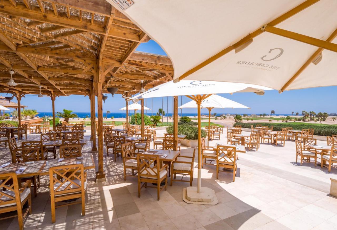 ザ カスケーズ ゴルフ リゾート スパ&タラッソ Soma Bay エクステリア 写真 The restaurant at the beach